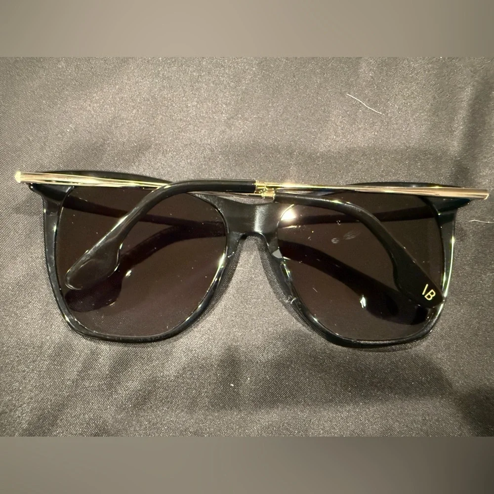 Victoria Beckham VB636S Sunglasses Black with Silver Hardware FULL INCLUSION